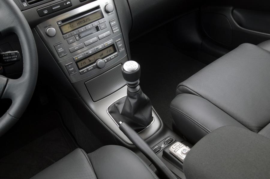  Toyota Avensis 2003 года  (фото 16 из 114)